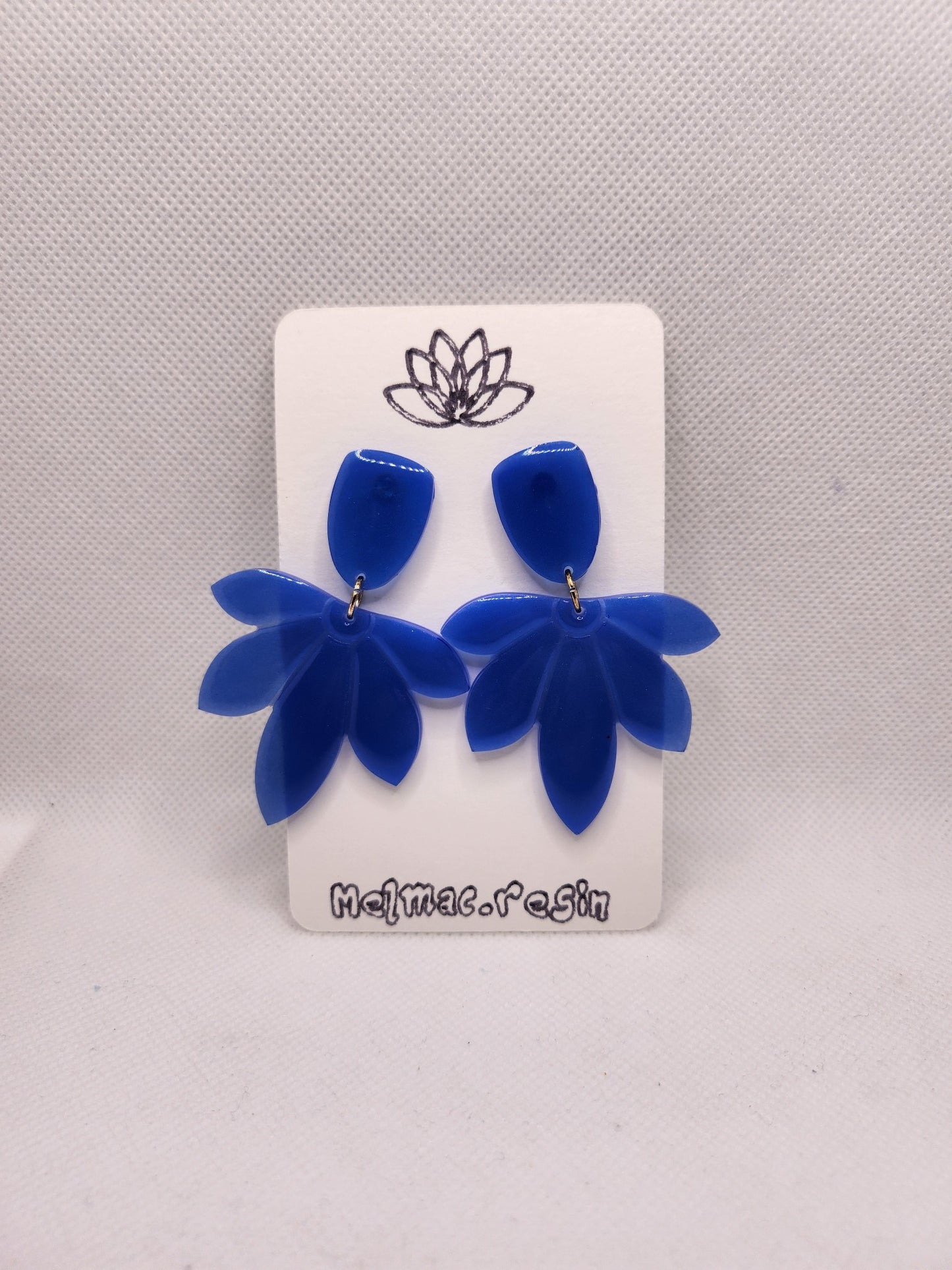 Pendientes en resina epoxy y polvo mica azules. Regalo ideal