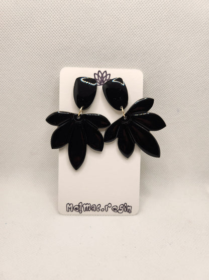 Elegantes pendientes en resina epoxy y polvo mica. Color negro. Regalo ideal